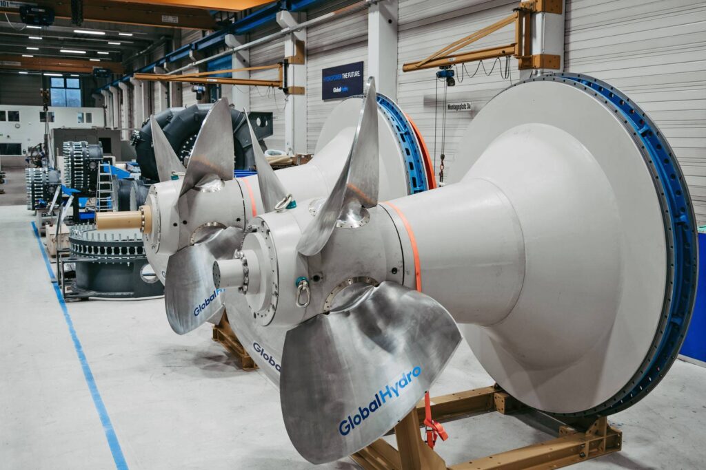 GlobalHydro_Kraftwerk Stegenwald_Headquarters_Antriebsstrang_vorne