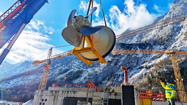GlobalHydro_Kraftwerk Stegenwald_OnSite_Einheben_Antriebsstrang_