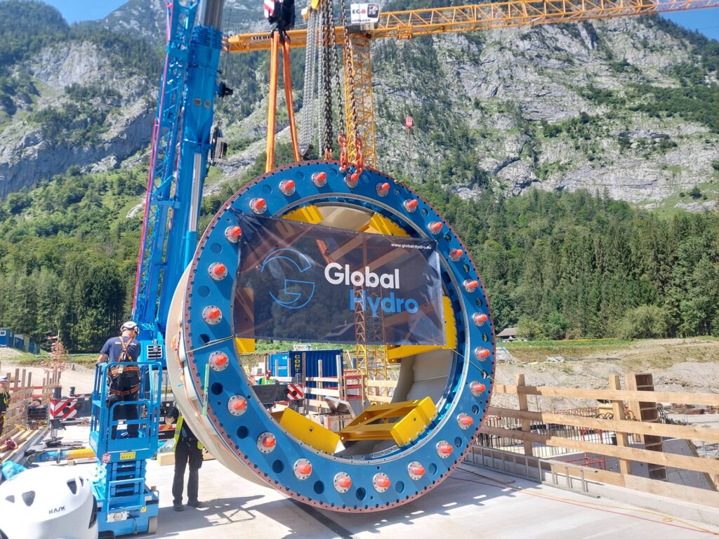 GlobalHydro_Kraftwerk Stegenwald_OnSite_Einheben_Leitapparat_03