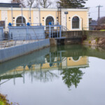 Das Triebwasser aus dem Hernád wird über einen alten Ausleitungskanal, der parallel zum Fluss verläuft, zum Kraftwerk geführt. Triebwasser, Hernád, Gibart