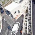 Die komplexen Bodenbedingungen direkt neben der ÖBB-Westbahnstrecke erforderten aufwändige Tiefbaumaßnahmen. KW Grabenmühe, Bahnstrecke