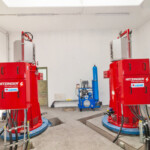 Die oberösterreichische Jank GmbH lieferte für das Modernisierungsprojekt Leims zwei doppeltregulierte Kaplan-Turbinen mit einer Ausbauwassermenge von jeweils 4 m³/s. Dank der technischen Generalerneuerung konnte das Regelarbeitsvermögen der Anlage um mehr als 50 Prozent gesteigert werden. KW Leims Turbinen