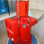 Das Kraftwerk Miedering wurde ebenfalls mit einer vertikalen Kaplan-Turbine und direkt gekoppeltem Synchron-Generator ausgestattet. Unter Volllast erreicht die Turbine eine Engpassleistung von 145 kW. KW Miedering Generator
