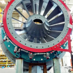 Die Leitapparate der auf jeweils 55 m³/s Ausbauwassermenge konstruierten Turbinen wurden werksseitig vormontiert. KW Rekovici Werksmontage Turbine Leitapparat