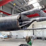 Die strömungshydraulisch umfassend adaptierte Boje von Aqua Libre kurz vor der Auslieferung in der Bilfinger-Werkstatt in Linz. Stromboje Bilfinger Werksfoto