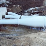 Für das neue Kraftwerk Wietersdorf wurde ein Zuleitungsrohr mit drei Abgängen in- stalliert. Parallel zu den Turbinenzuleitungen wird mit dem dritten Abgang sowohl eine Bypassmöglichkeit als auch eine Sicherheitsreserve für den Druckstoß geschaffen. Zuleitungsrohr mit drei Abgängen