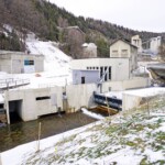 Unmittelbar neben dem alten, aktuell noch bestehenden Maschinenhaus von Kraftwerk 1 wurde das neue Kraftwerk Wietersdorf errichtet. Davor wurde die neue Wasserfassung Eberstein mit der markanten Fischbauchklappe aus dem Hause S.K.M. gebaut. Kraftwerk Wietersdorf