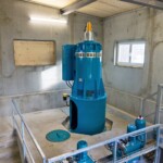 Das Laufrad der Turbine treibt den direkt gekoppelten Synchron-Generator der Marke Hitzinger in luftgekühlter Ausführung mit 500 U/min an. KW Köppelmühle Turbine-Generator
