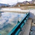 Den kompletten Stahlwasserbau an der Wehranlage inklusive Restwasser-Turbine lieferte die steirische Mayrhofer GmbH. KW Köppelmühle Wehrklappe Detail