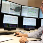 Vom Hauptlastverteiler, dem Dispatching Center, erfolgt die Steuerung des Kraftwerkeinsatzes, das Management von Regelenergieanforderungen und die Abwicklung von Engpassmanagementabrufen, um das Netz in Österreich stabil zu halten. Hauptlastverteiler Dispatching Center