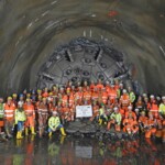 Aufatmen bei allen Beteiligten. Im April 2019 gelang der Durchschlag
der TVM Nord. Gruppenbild_Durchschlag