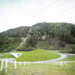 Das perfekt in die Landschaft integrierte Maschinenhaus in Prutz: Für seine Errichtung wurden 17.000 m3 Erdreich ausgehoben und 16.000 m3 Beton sowie 2.800 Tonnen Stahl verbaut. Krafthaus Prutz 2019