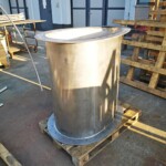 Von dem speziellen Übernahme-Sonderformteil aus NIRO-Stahl gelangen die Fische in die 62 m lange
Rohrleitung, die ein GF-UP EI-Profil aufweisen. Leitung GKI