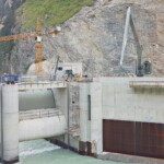 Alpine Bedingungen vor Ort und eine beengte Einbausituation durch den Flusslauf und die Art des Bauwerks gehörten zu den Herausforderungen des Projekts. 2022-12_zek-HYDRO_MUHR_Ovella
