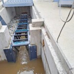 Die neuartige Lamellenstruktur bringt mehrere Vorteile mit sich: Zum einen bewirkt sie verbesserte hydraulische Bedingungen mit geringeren Turbulen-
zen. Zum anderen ermöglicht sie dem Betreiber eine sehr einfache Wartung. Denil eco2