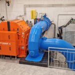 Im unterirdischen Krafthaus sorgt ein modernes Maschinengespann, bestehend aus einer Francis-Spiral-
turbine und einem Hitzinger-Generator, für effiziente Ökostromproduktion für den Tiroler Energieversorger E-Werk Stadler GmbH. Das neue Kraftwerk Klamm II erzeugt im Regeljahr rund 3,7 GWh sauberen Strom. Kraftwerk Klamm II