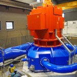 Die 4-düsige Peltonturbine ist auf eine
installierte Leistung von 3 MW ausgelegt.
Die moderne, leistungsstarke Maschine
stammt vom Südtiroler Wasserkraft-
Allrounder Troyer AG. Wasserkraftwerk Suldenbach