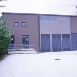 Das Krafthaus in Prad wurde umgebaut, saniert und modernisiert. Die Fassadenfarben sollen den zwei lokalen
Bächen nachempfunden sein. Im Inneren liefert ein neues Maschinengespann im Jahr rund 21 GWh sauberen Strom. Wasserkraftwerk Suldenbach