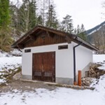 Das äußerlich unveränderte Maschinengebäude wurde im Inneren umfassend modernisiert. Wasserkraftwerk Perhab Krafthaus