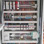 Blick ins Innere des Schaltschranks im Rechengebäude. Wasserkraftwerk Neuhausen Wandschrank Rechengebäude Innen