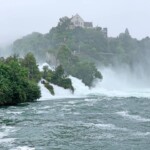 Am weltbekannten Rheinfall produziert das Krafthaus Neuhausen unauffällig und zuverlässig seit Anfang der 1950er Jahre Strom. Nun wurde seine Leittechnik komplett erneuert und auf den neuesten Stand der Technik gebracht. Wasserkraftwerk Neuhausen