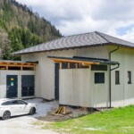 Die Kraftwerke Fuchsgrabenbach und Pusterwaldbach 1 teilen sich ein gemeinsames Maschinengebäude. Krafthaus Fuchsgraben u Pusterwald