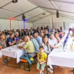 Die Betreiber freuten sich über zahlreiche Gäste bei der offiziellen Kraftwerkseinweihung. Kraftwerk Dürrenbach Festzelt Gäste