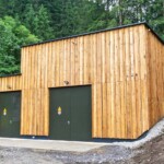 Das Maschinengebäude wurde mit Lärchenholz aus der Region verkleidet. Kraftwerk Fotscherbach Krafthaus