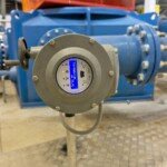 Für die exakte Regelung der Pelton-Düsen sind elektronisch gesteuerte Stellmotoren zuständig. Kraftwerk Fuchgrabe Stellmotor Pelton-Turbine