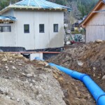 Die Druckrohrleitung des Kraftwerks Fuchsgrabenbach musste wegen der Verlegung des Maschinengebäudes weiter bachaufwärts mit duktilen Gussrohren verlängert werden. Kraftwerk Fuchsgraben DRL