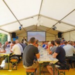 Im Festzelt ließen die Verantwortlichen das Projekt noch einmal Revue passieren. Bei Postkartenwetter herrschte beste Stimmung bei den Beteiligten. Kraftwerk Palanggenbach