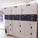 Eine 25 kV Schaltanlage mit Leistungsschalterfeld für die Synchronisierung des Generators und ein Kabelschaltfeld zur Netzanbindung zählte ebenfalls zum Schubert-Lieferumfang. Kraftwerk Pillbach Mittelspannungsschaltanlage 122 x 91 mm