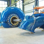 Die beiden Pumpturbinensätze im vormontierten Zustand. Sie erreichen
eine Nennleistung von je 22,5 MW. Ihr Konzept entstammt der Ideen-
schmiede der VERBUND eigenen Abteilung Maschinenbau und Stahlwasserbau. Reisseck II plus