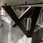 Vier mächtige Hydraulikzylinder treiben den beweglichen Tiroler Rechen von Wild Metal an. Kraftwerk Rettenstein