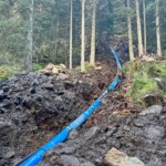 Dank der Abwinkelbarkeit in den Rohrmuffen der TRM Gussrohre sind Kurven einfach zu verlegen. Kraftwerk Maratschbach