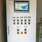 Elektrotechnikschaltschrank mit Touchpanel im Technikhaus an der Wasserfassung. Geliefert wurde das komplette elektro- und leittechnische Equipment von der Schubert CleanTech GmbH. Kraftwerk Ochsenburg E-Technik