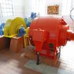 Die Hausturbine ist mit einer Schwungscheibe ausgestattet und voll inselbetriebsfähig, für den Falle eines Blackouts ist die Wasserkraftanlage schwarzstartfähig. Ruselkraftwerke