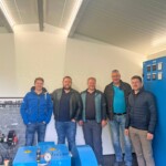 Konnten ihre Kompetenzen unter Beweis stellen: Sora-Geschäftsführer Andreas Steindl, Thomas Gogl (EN-CO/Sora), Kraftwerksplaner Thomas Grimmer, Wassergenossenschafts-Obmann Josef Egger und EN-CO Geschäftsführer Matthias Steindl (vl). Trinkwasserkraftwerk Rauris