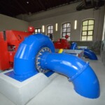 Mit großem Erfolg wurden im Kraftwerk Mambach die alten Francis-Turbinen gegen neue, moderne Francis-Spiralturbinen aus dem Hause Troyer getauscht. Die Leistung des Tradi-
tionskraftwerks erfuhr damit eine Steigerung um 20 Prozent. Troyer Kraftwerk_Mambach