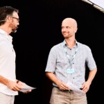 BKW-Projektleiter Patrik Eichenberger (re.) und Moderator Andreas Schmidt bei der Einweihungsfeier. Kraftwerk Augand Patrick Eichenberger 122 x 81 mm